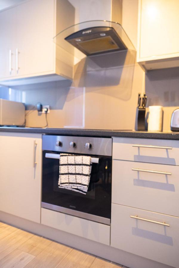 Stylish Studios With Ensuite, Separate Kitchen, And Prime Location In St Helen St Helens  Exterior photo