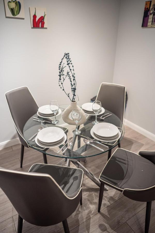 Stylish Studios With Ensuite, Separate Kitchen, And Prime Location In St Helen St Helens  Exterior photo