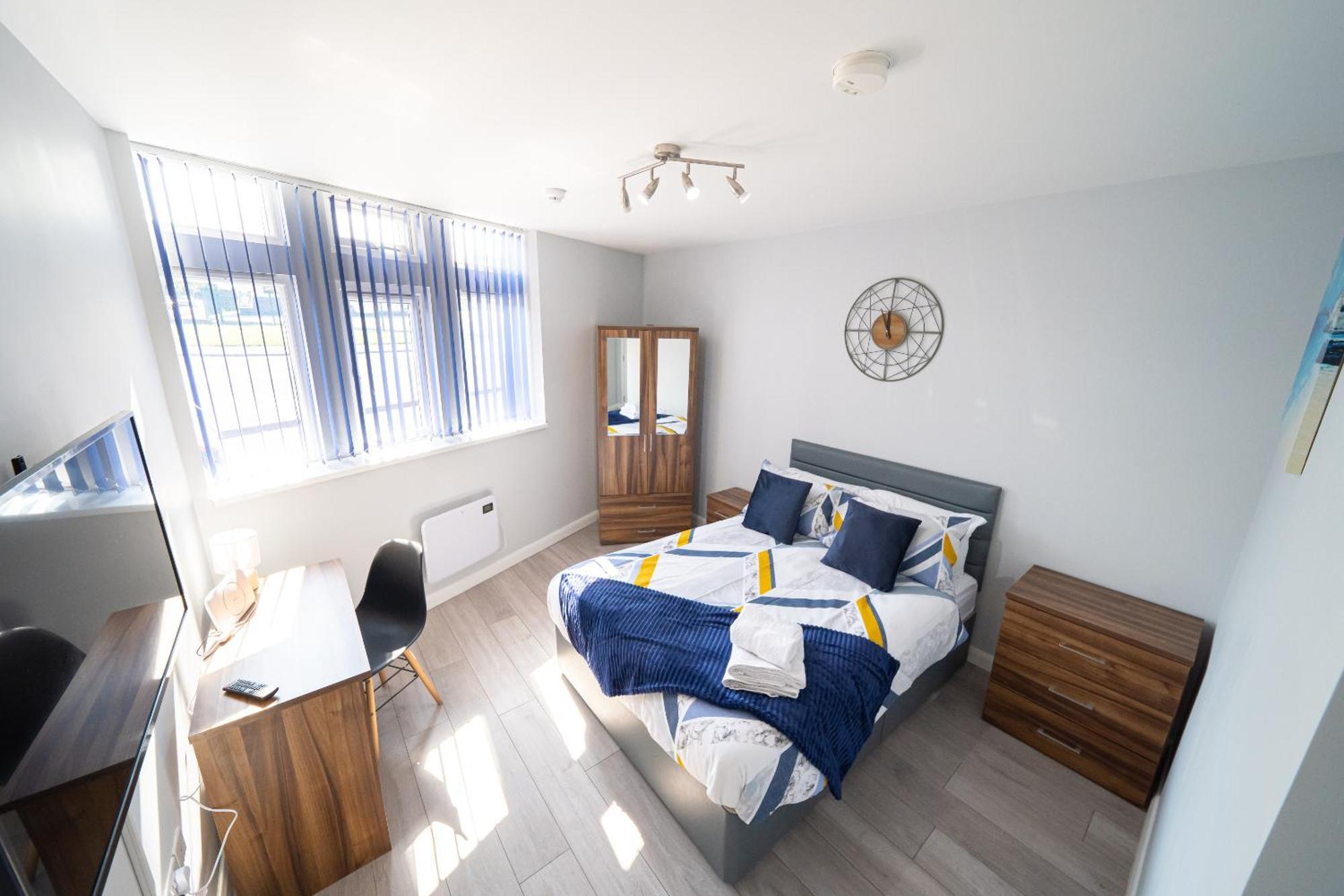 Stylish Studios With Ensuite, Separate Kitchen, And Prime Location In St Helen St Helens  Room photo